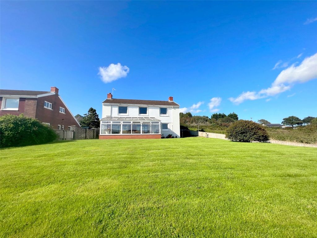 4 bed detached house for sale in New Road, Freystrop SA62, £365,000