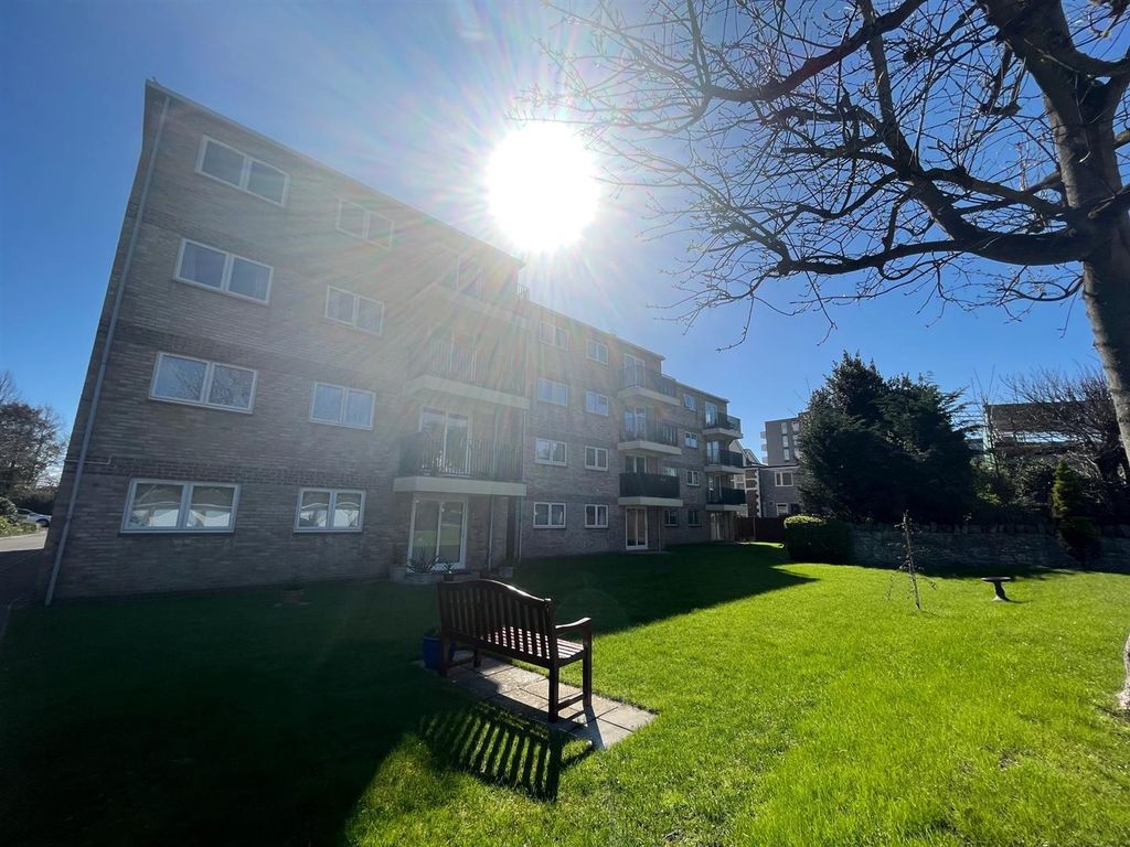 2 bed flat to rent in Chandos Court, 57 Ellenborough Park North