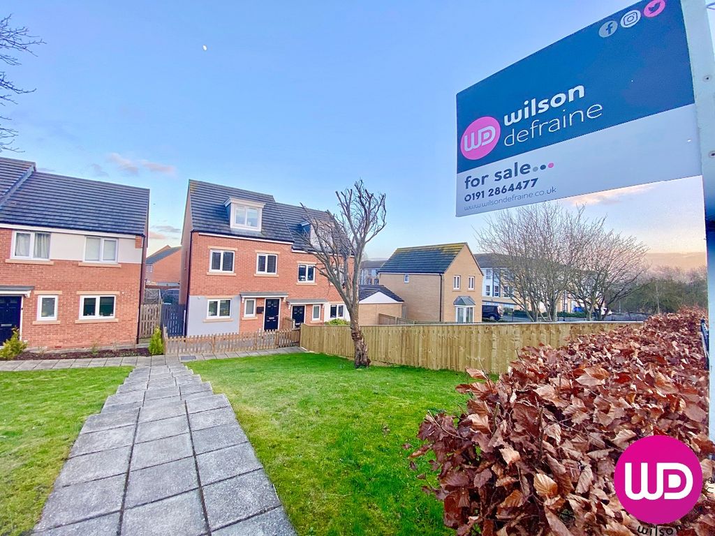 3 bed semidetached house for sale in Vallum Place, Throckley