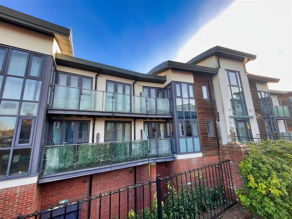 1 bed flat to rent in Dunthorne Way, Grange Farm, Milton Keynes MK8, £950 pcm Zoopla