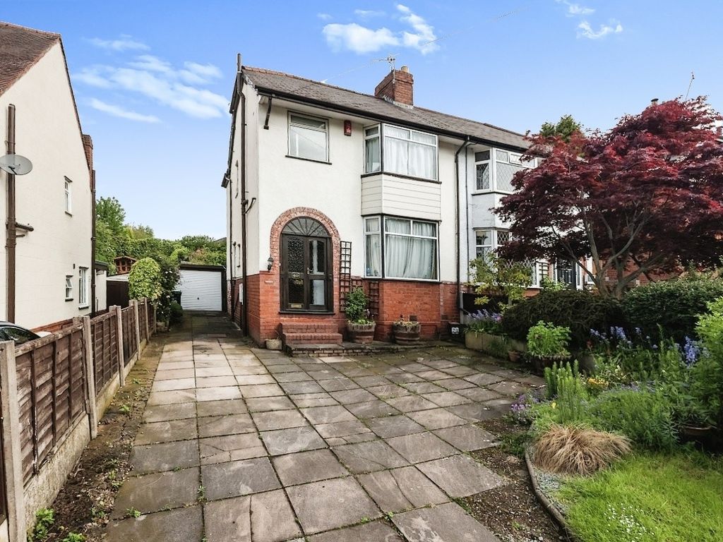 4 bed semidetached house for sale in Barrs Road, Cradley Heath B64