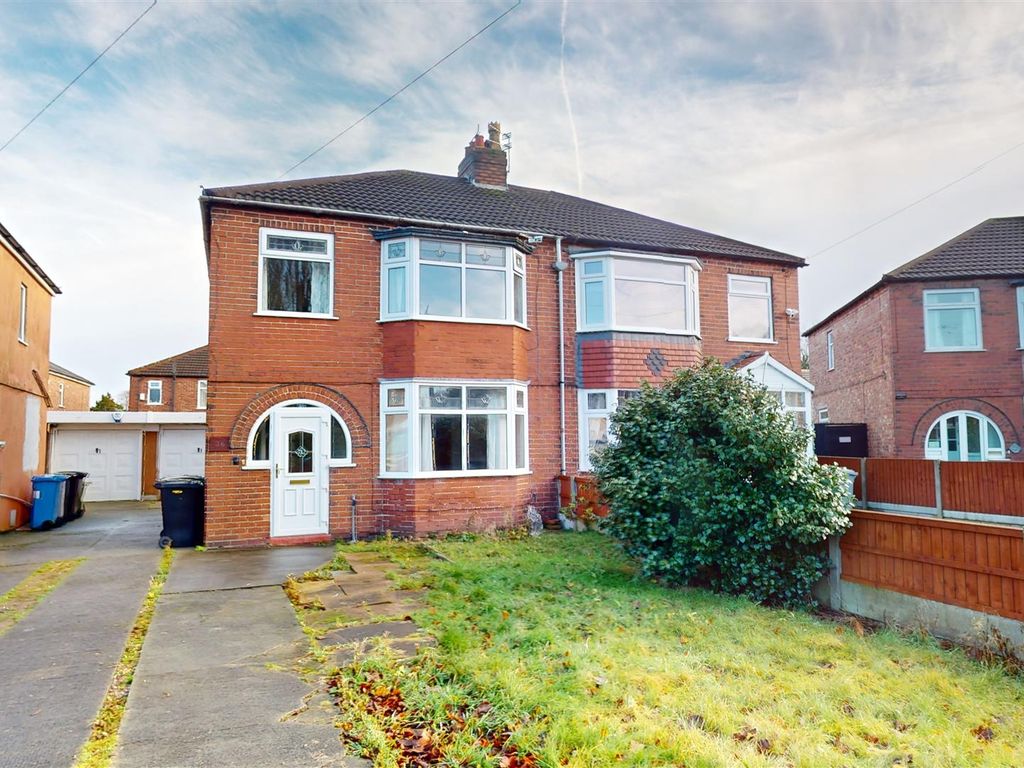 3 bed semidetached house for sale in Bosdin Road East, Flixton