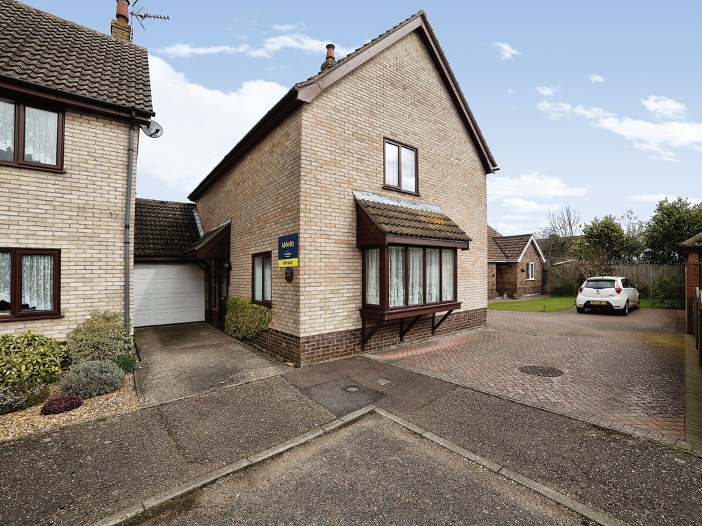 3 bed linkdetached house for sale in Hamilton Close, Watton, Thetford