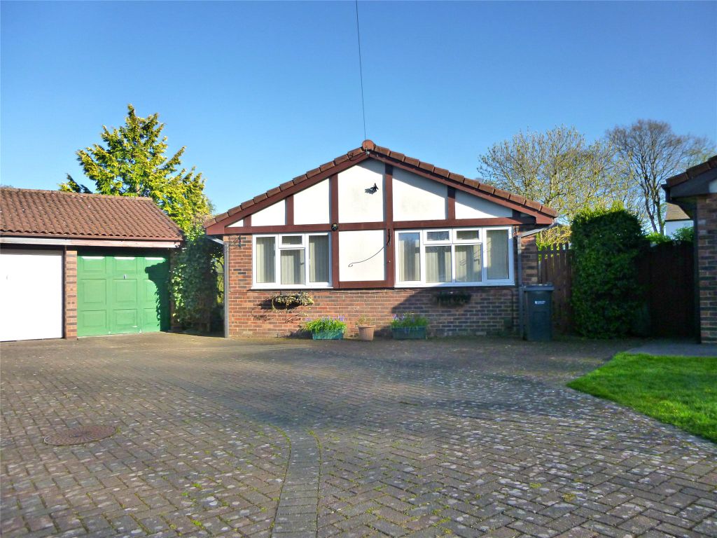 3 bed bungalow for sale in Laurel Drive, Willaston, Neston CH64, £