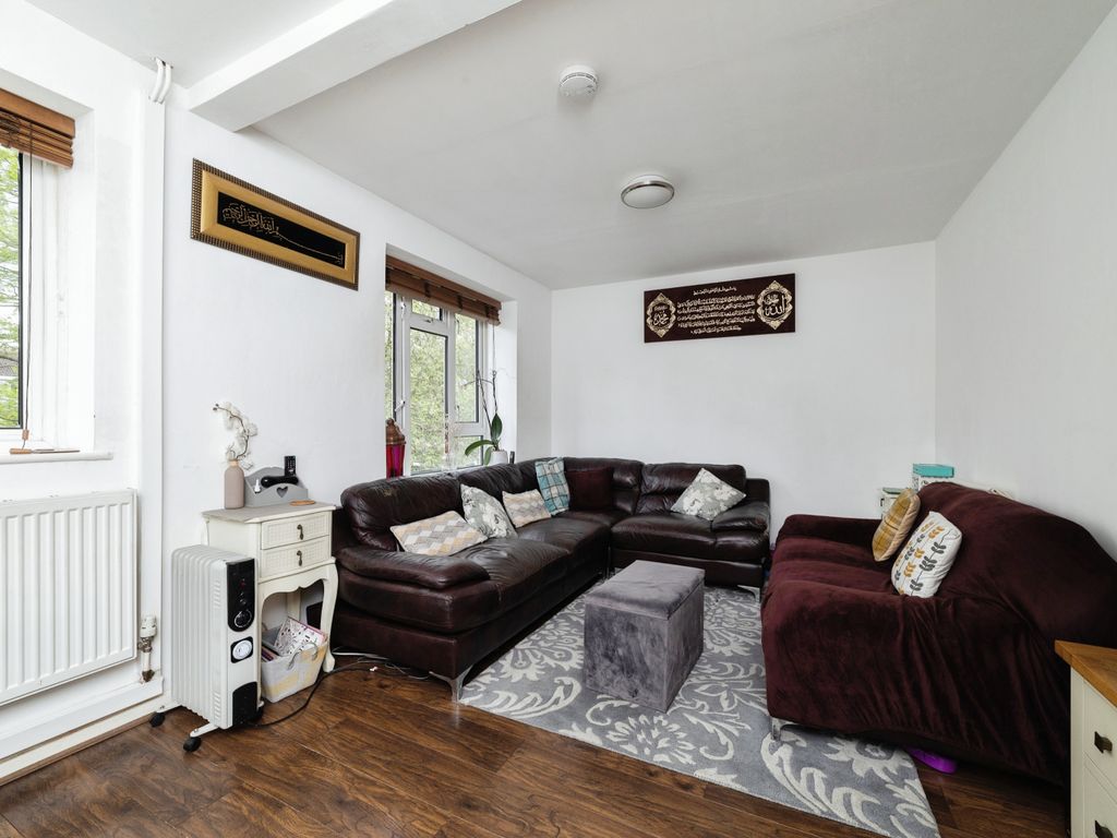 2 bed to rent in Whiting Avenue, Barking IG11 Zoopla