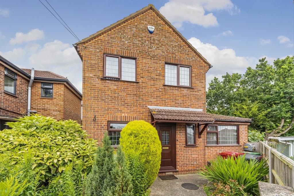 2 bed detached house for sale in Slough, Berkshire SL2, £450,000 Zoopla
