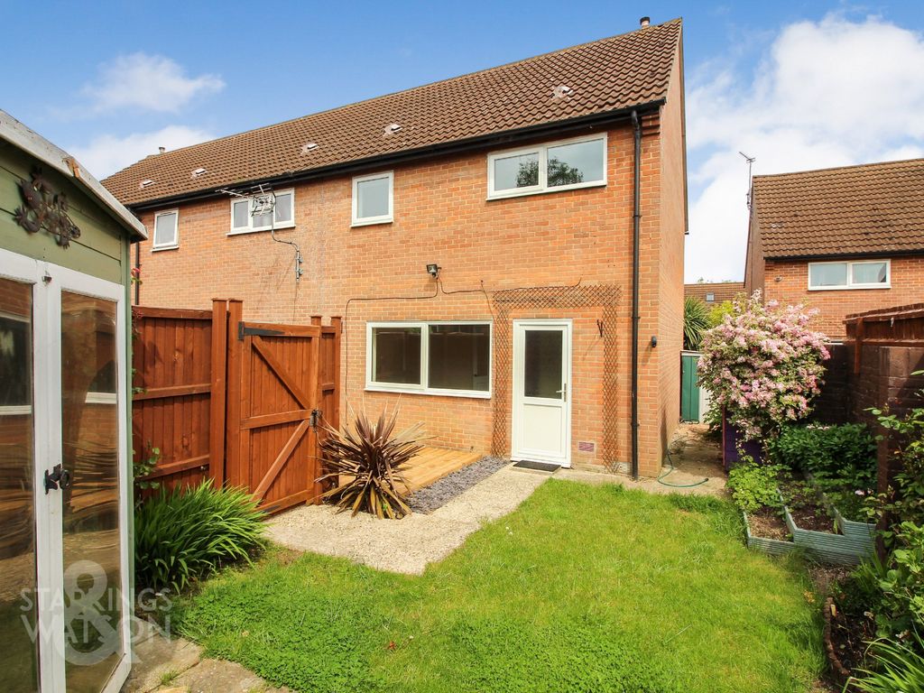 3 bed end terrace house for sale in ster Close, Clover Hill, Norwich