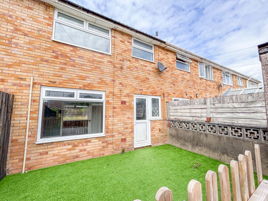 3 bed terraced house for sale in Pilton Vale, Newport NP20, £190,000