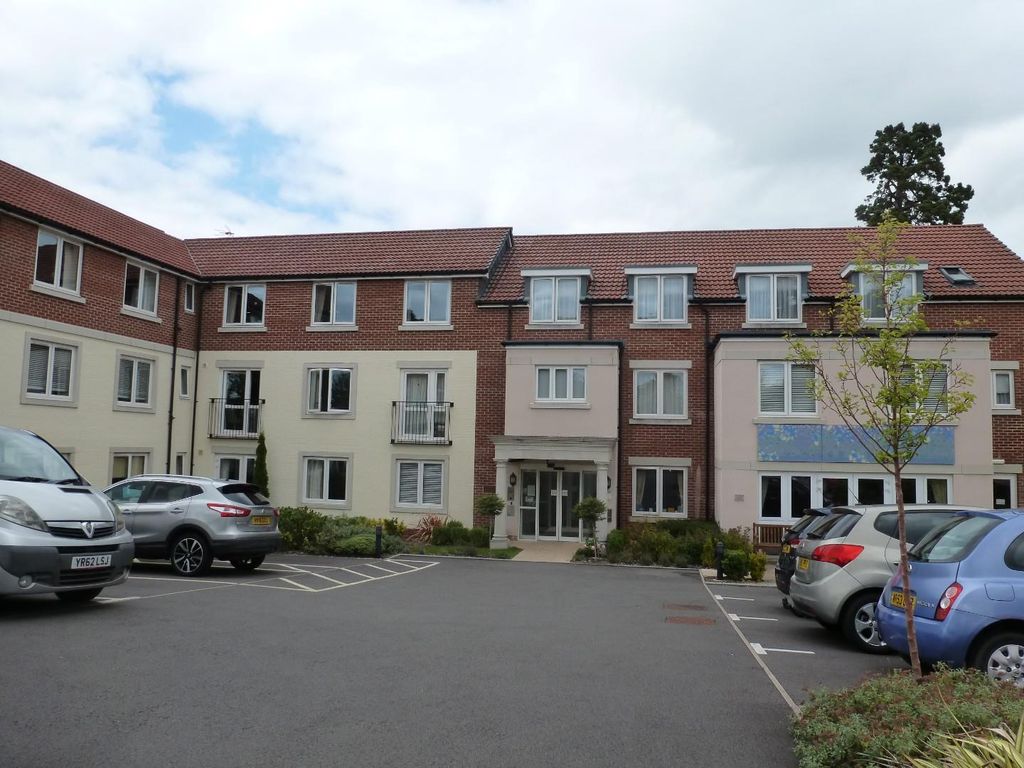 2 bed flat for sale in Alexander Lodge, Stokefield Close, Thornbury