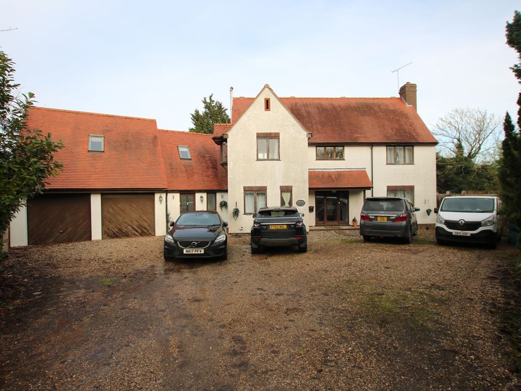 6 bed detached house for sale in Cutlers Green, Thaxted, Dunmow CM6, £