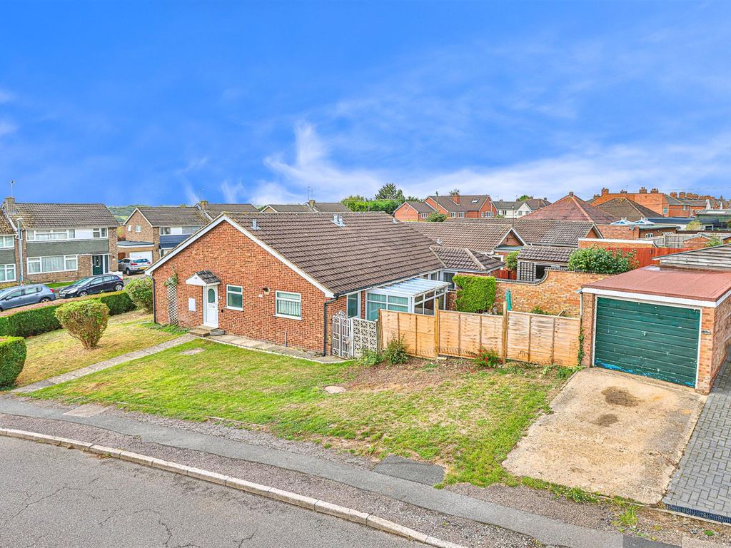 2 bed semidetached bungalow for sale in Kipton Field, Rothwell