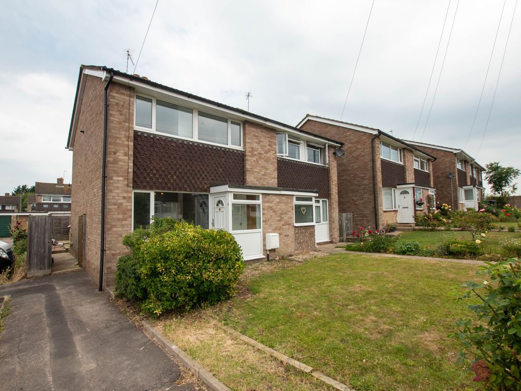 3 bed semidetached house for sale in Vicarage Close, Chalgrove, Oxford