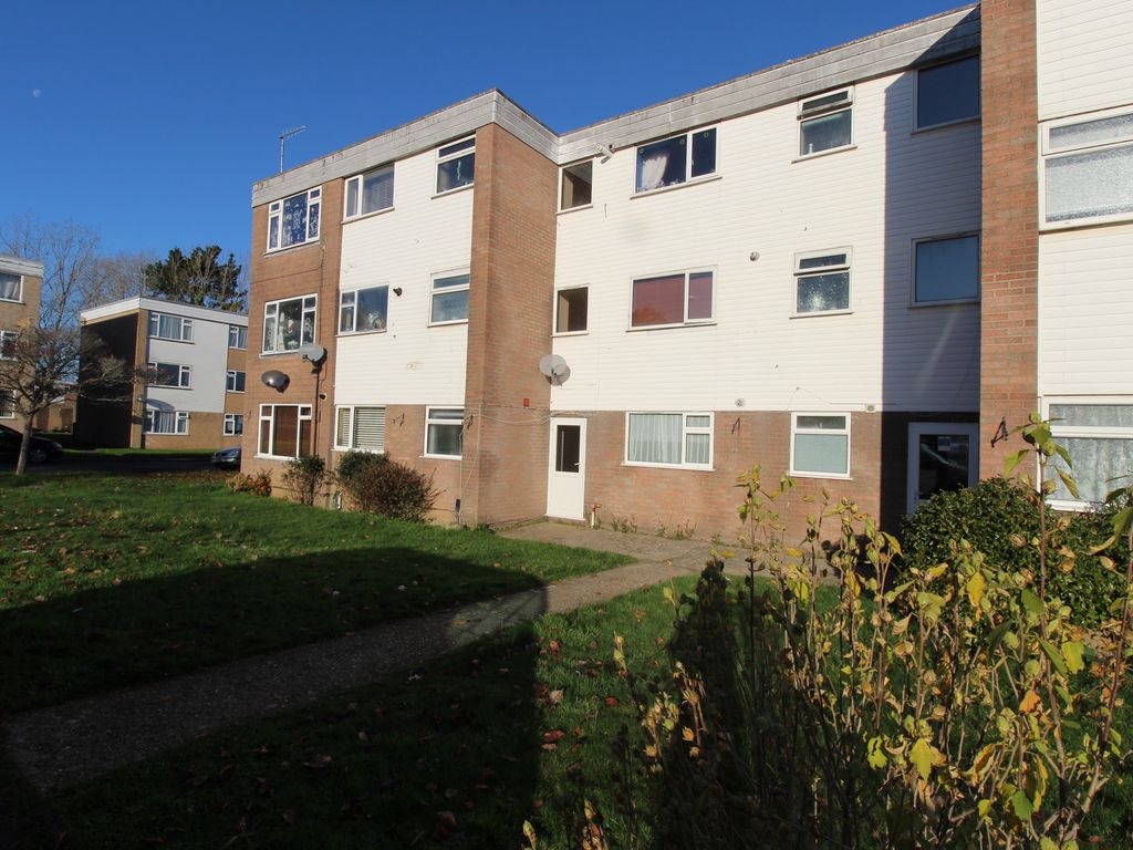 2 bed flat for sale in Freshwater Drive, Hamworthy, Poole, Dorset BH15