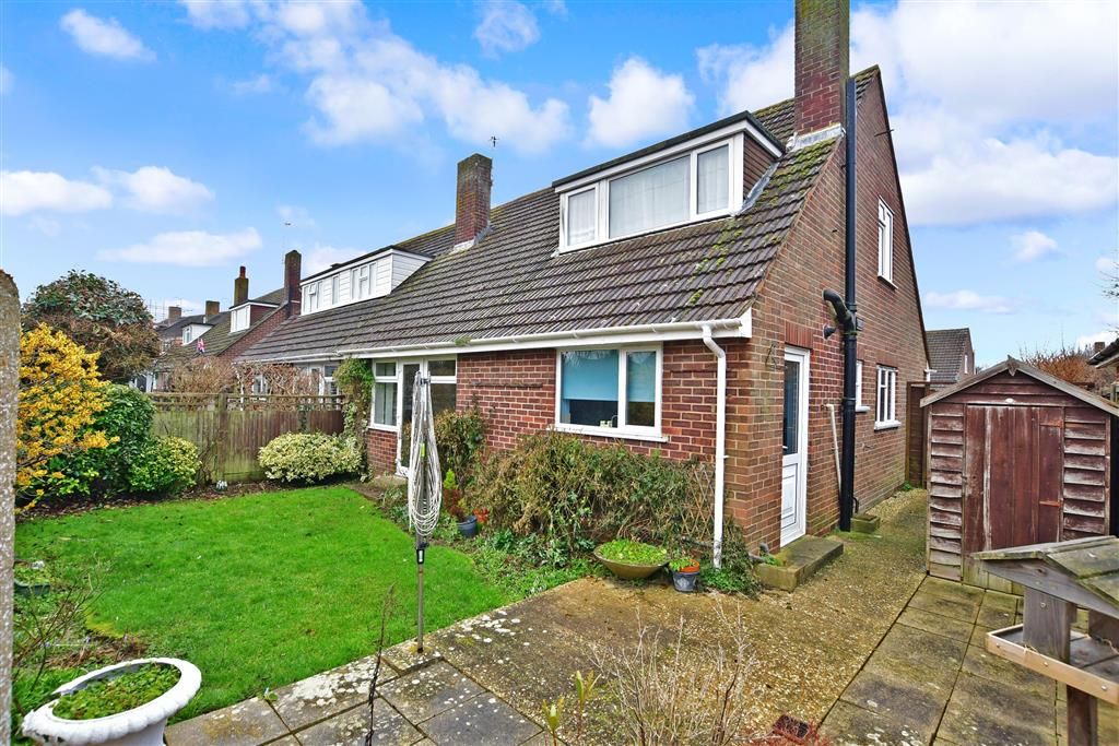 2 bed bungalow for sale in Belgrave Crescent, Chichester, West Sussex