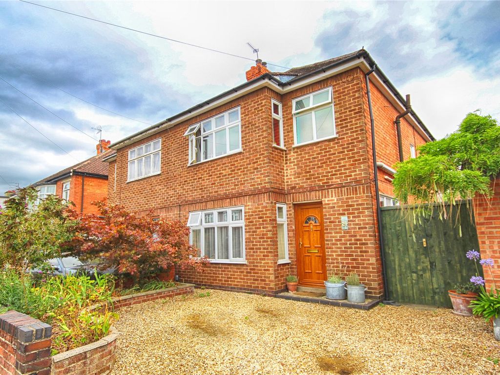 3 bed semidetached house for sale in Arle Drive, Cheltenham