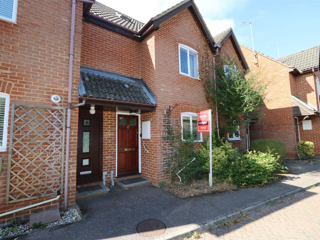 3 bed town house for sale in Twin Foxes, Woolmer Green, Knebworth SG3