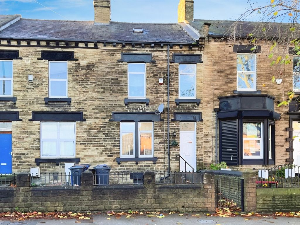 4 bed terraced house to rent in Sheffield Road, Barnsley, South