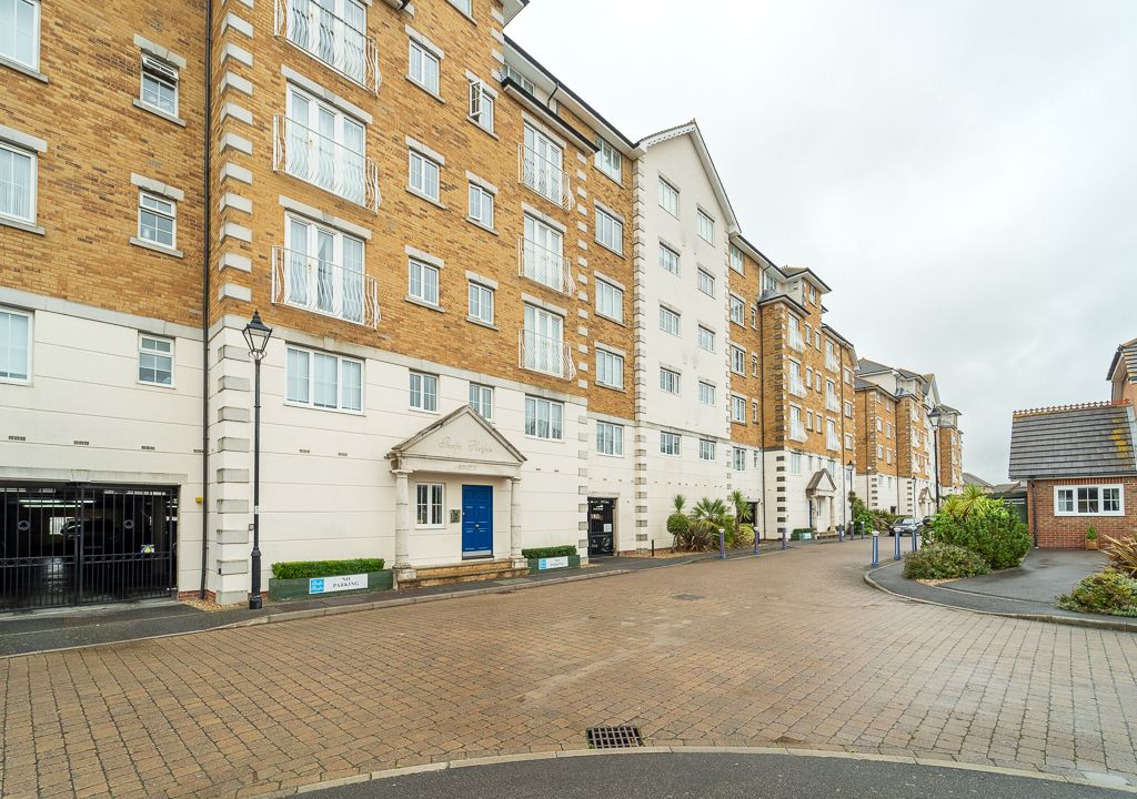 1 bed flat to rent in Golden Gate Way, Eastbourne BN23, £900 pcm Zoopla