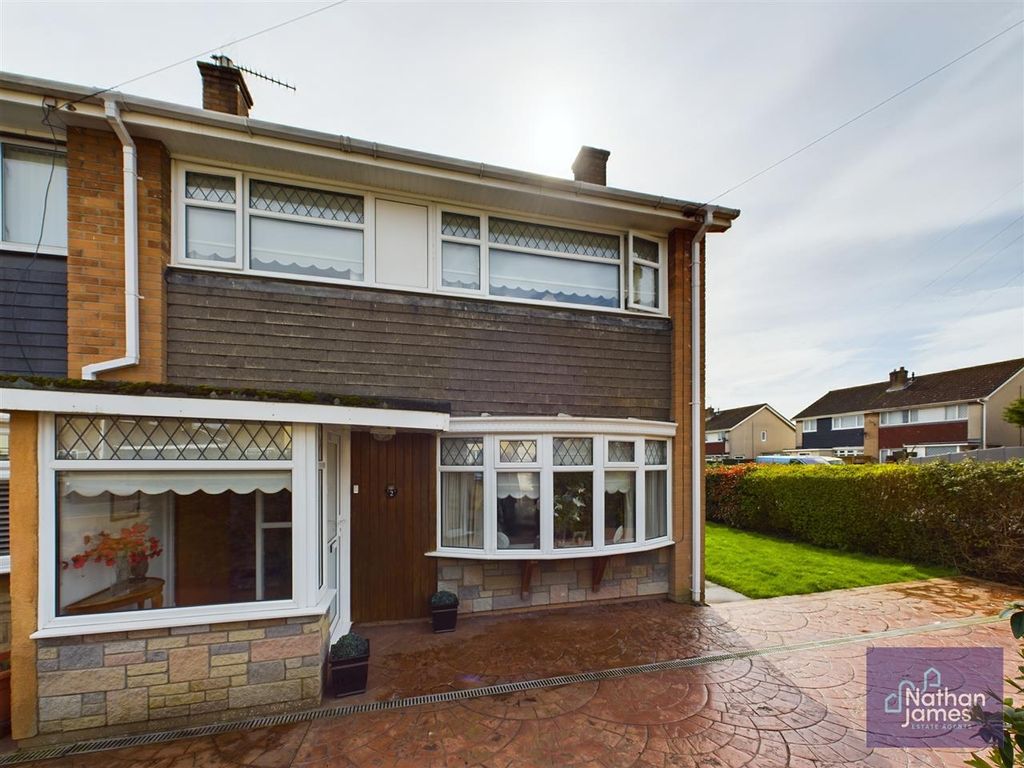 3 bed end terrace house for sale in Keats Road, Caldicot NP26, £269,999