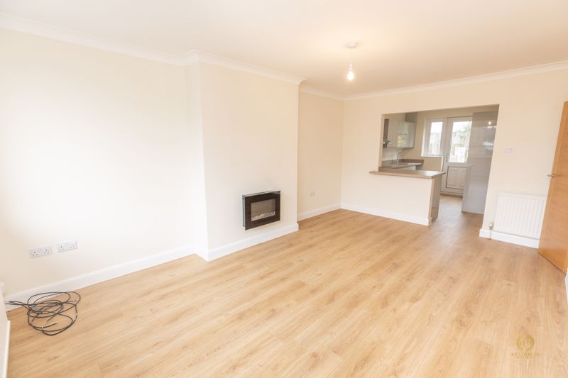 3 bed semidetached house for sale in Cunliffe Close, Sunny Bower