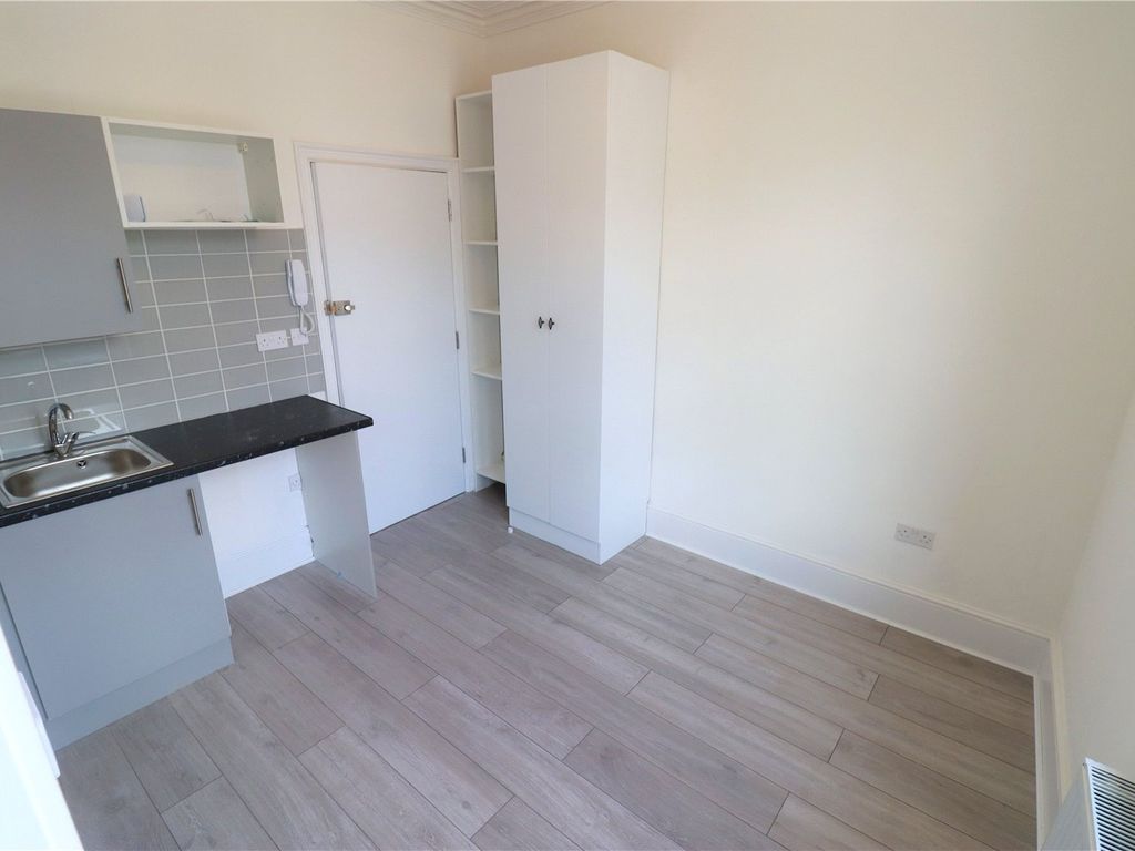 Studio to rent in West Hendon Broadway, West Hendon, London NW9 Zoopla