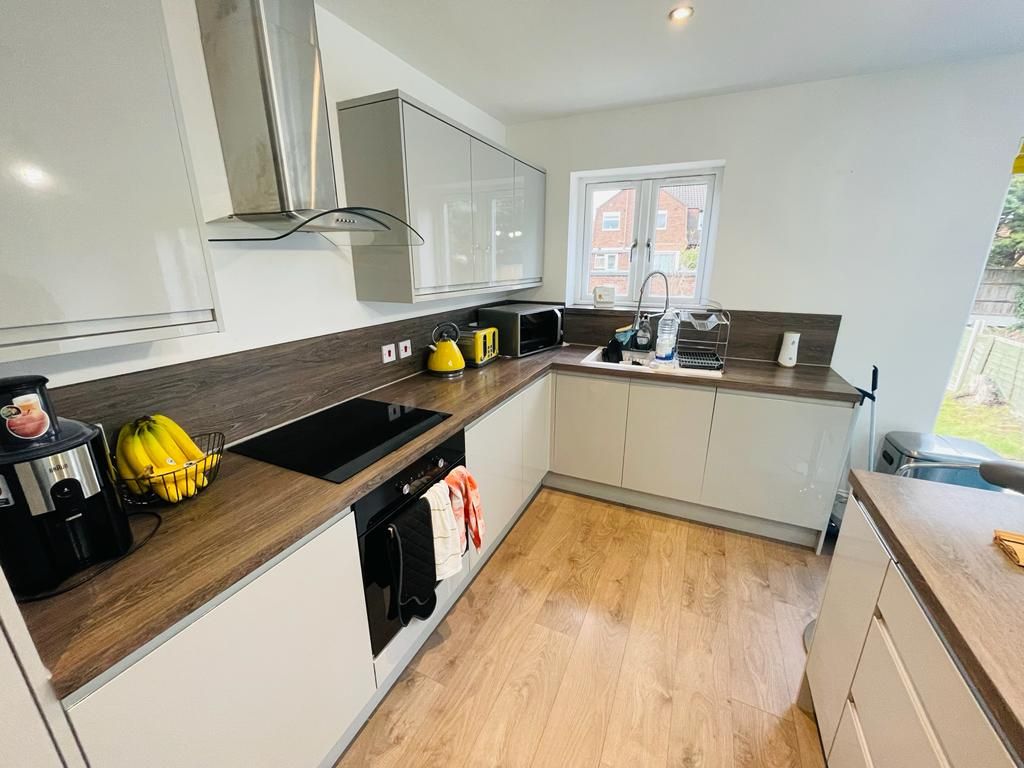 Room to rent in Parkside Ave, Romford RM1 - Zoopla