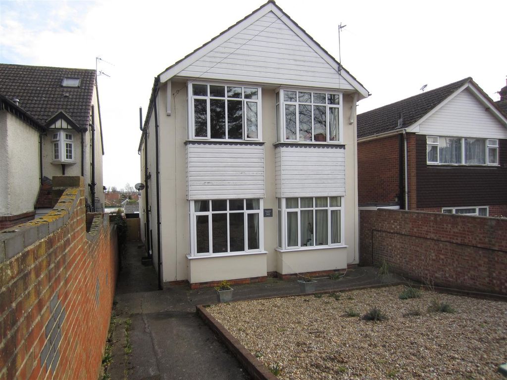 2 bed flat to rent in Tranmere Court, Havant Road, Drayton, Portsmouth