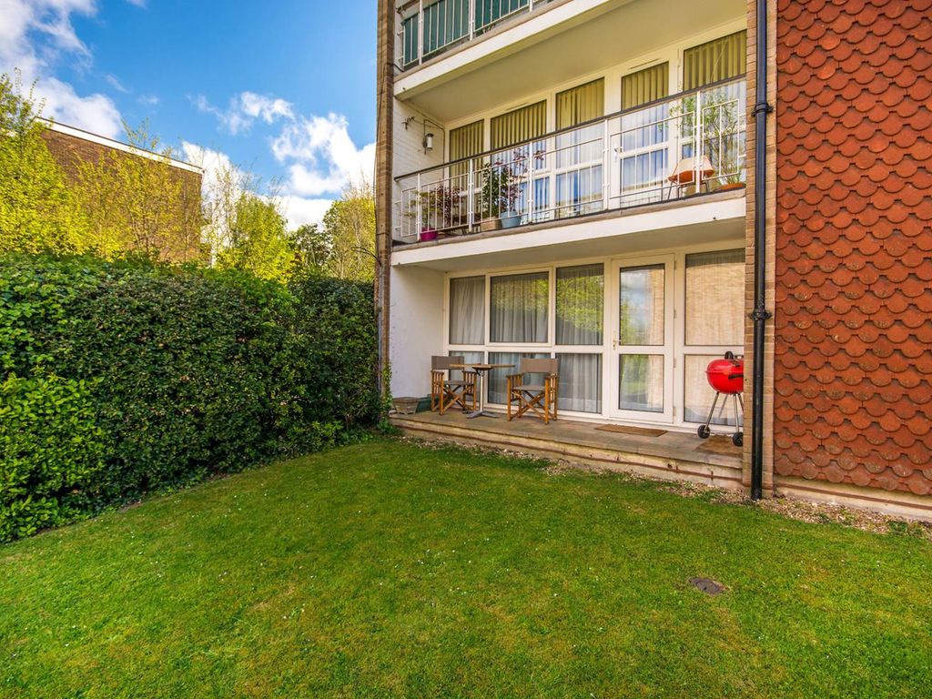 2 bed flat for sale in Basinghall Gardens, Sutton SM2 Zoopla