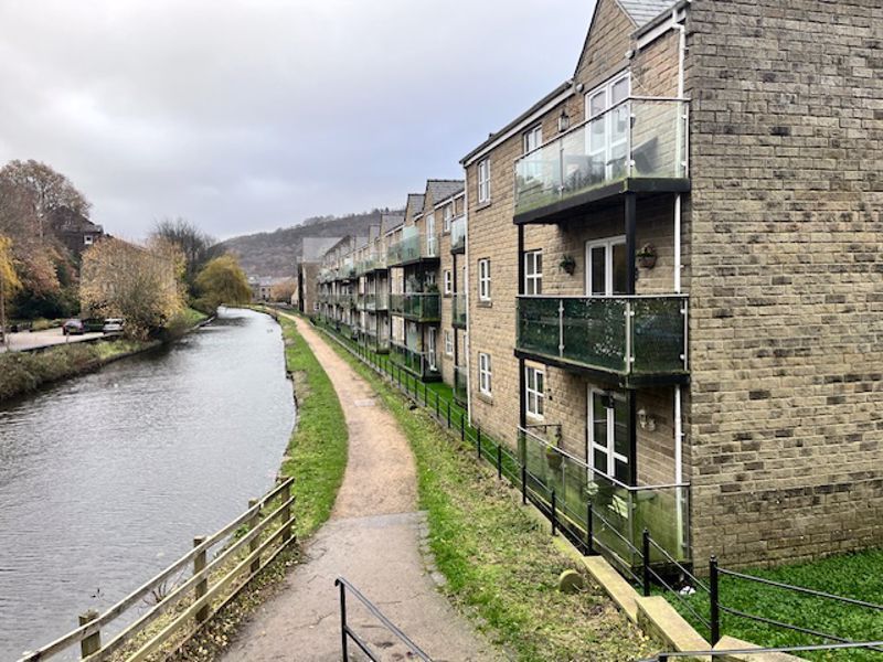 2 bed flat to rent in Longfellow Court, Mytholmroyd, Hebden Bridge HX7