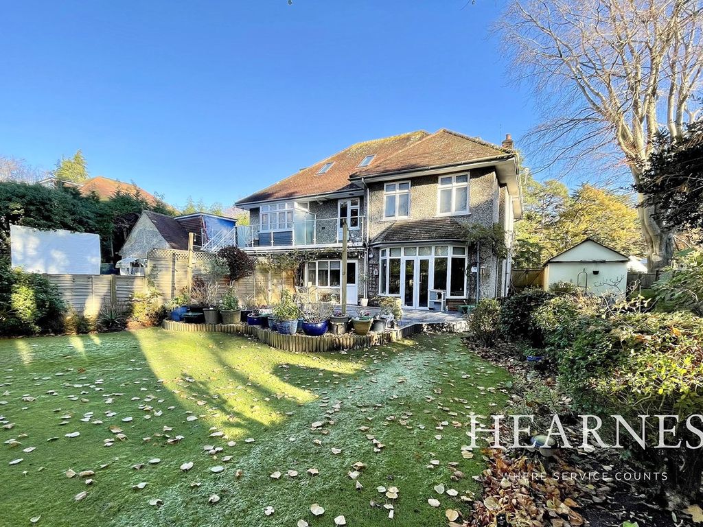 Nairn Road, Talbot Woods, Bournemouth BH3