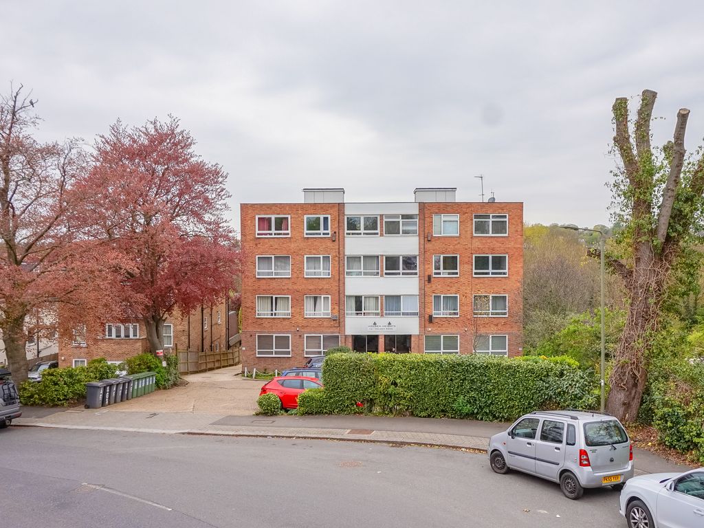 2 bed flat for sale in Holden Road, London N12, £489,950 Zoopla