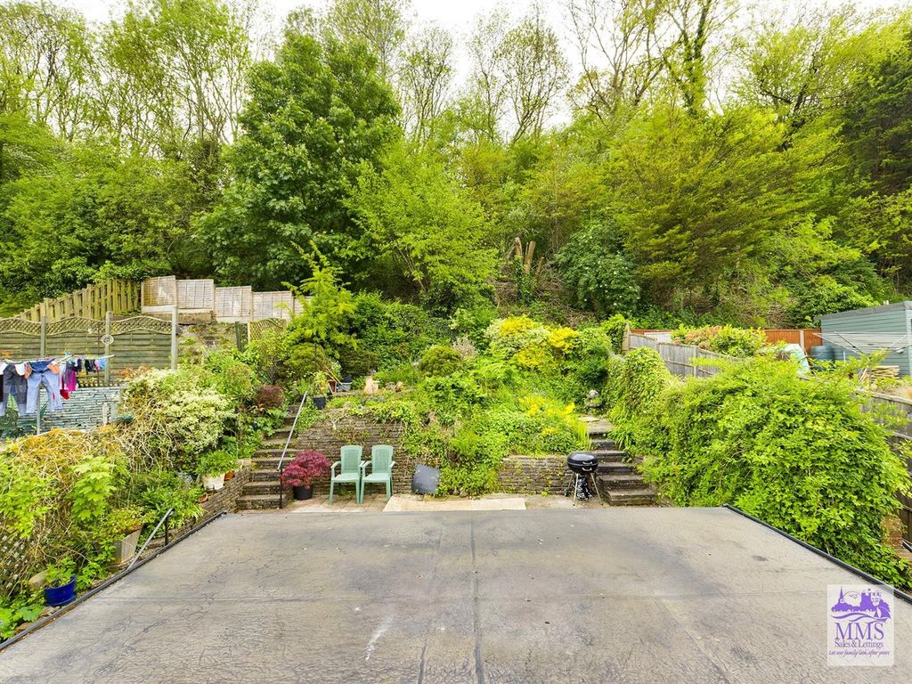 3 bed semidetached bungalow for sale in Woodhurst Close, Cuxton