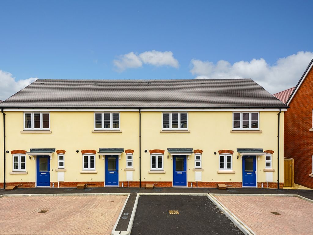 2 bed end terrace house for sale in Millway Furlong, Haddenham