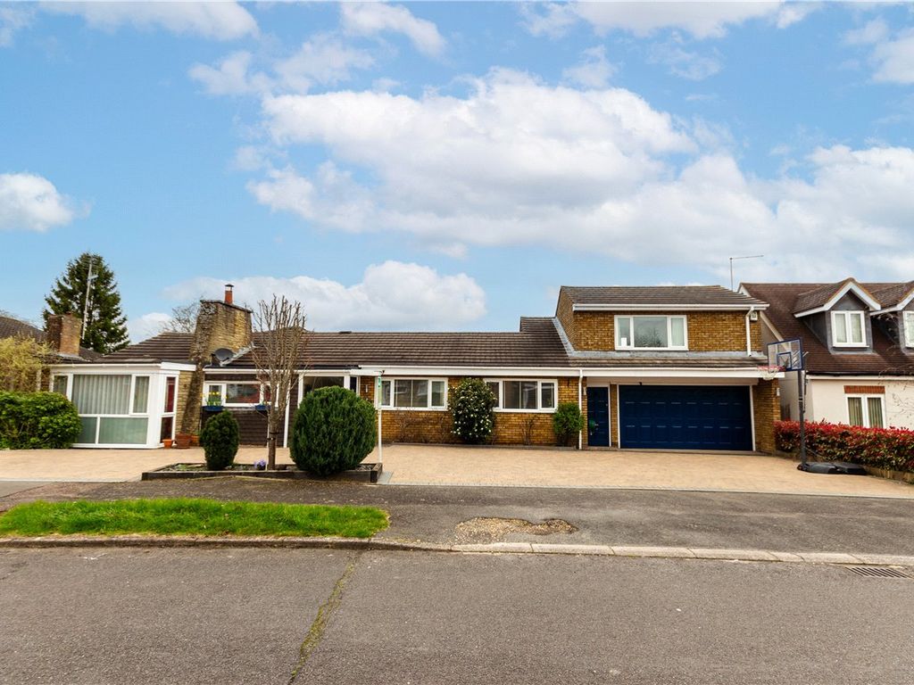 4 bed detached house for sale in Rickyard Meadow, Redbourn, St. Albans