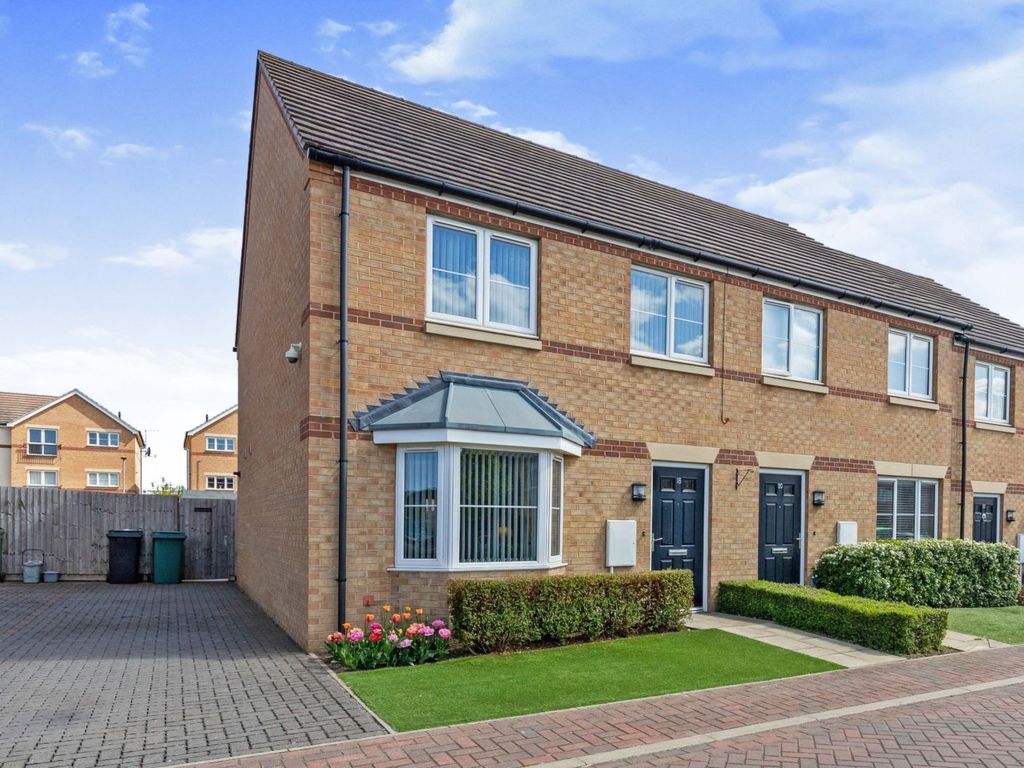 3 bed semidetached house for sale in Rathbone Crescent, Peterborough