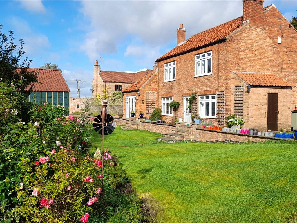 3 bed detached house for sale in Grassthorpe, Newark, Nottinghamshire