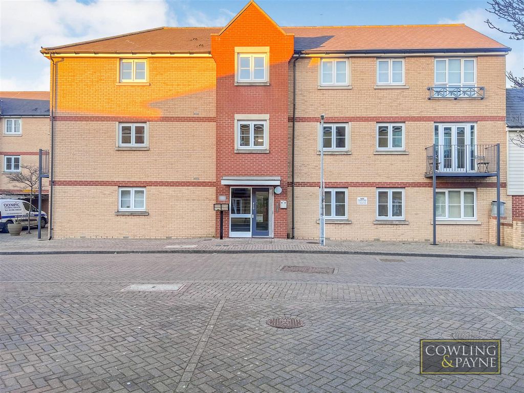 2 bed flat for sale in Bridge Road, Wickford SS11 Zoopla