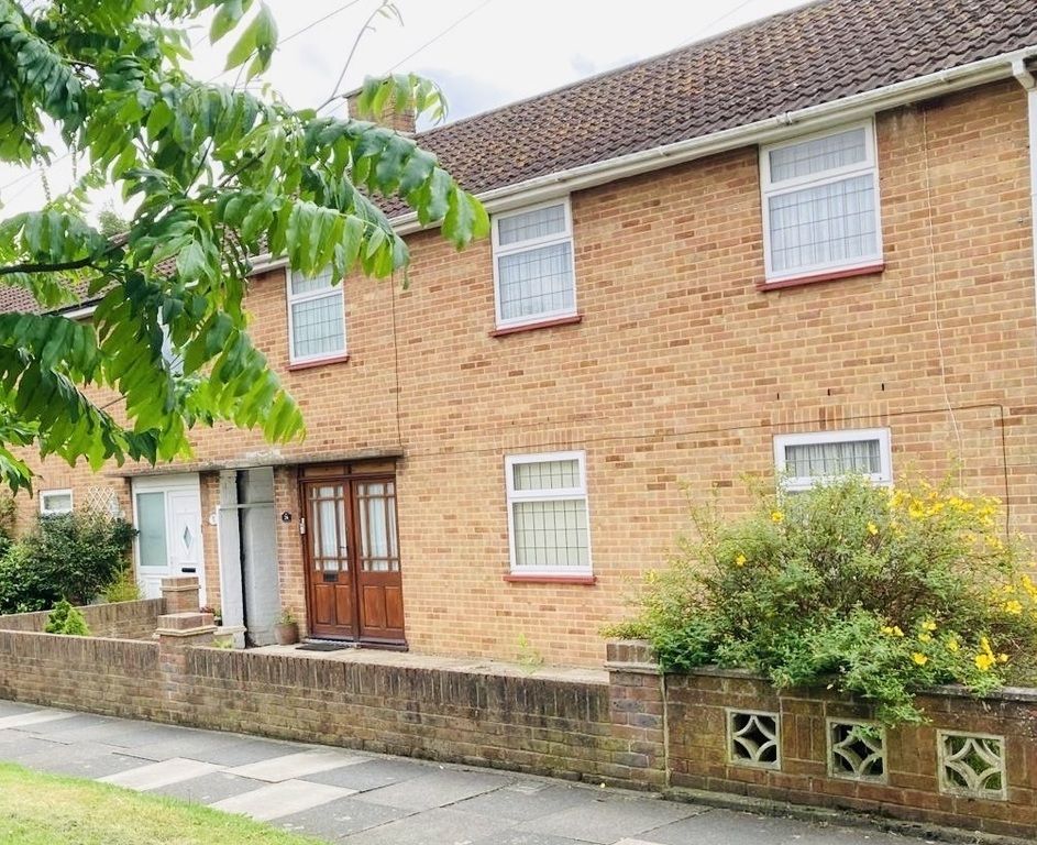 3 bed terraced house for sale in Meadfield, Edgware HA8, £500,000 Zoopla