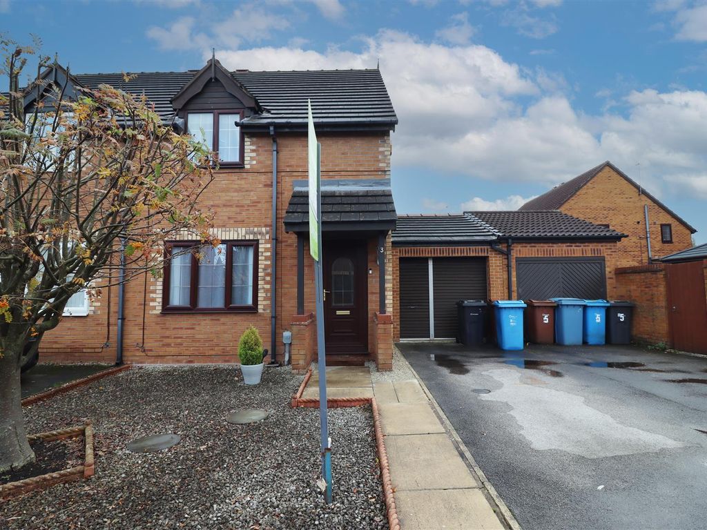 3 bed semidetached house for sale in Fuchsia Drive, Hull HU4, £170,000
