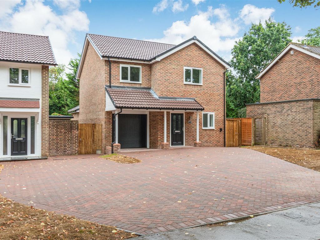 New home, 4 bed detached house for sale in Queen Elizabeth Square
