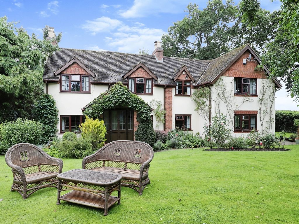 5 bed detached house for sale in Mustow Green, Mustow Green