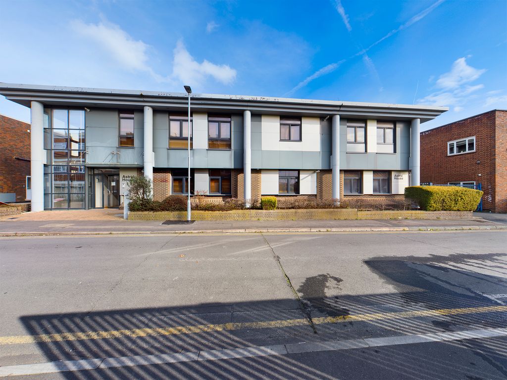 2 bed flat for sale in The Runway, Ruislip HA4, £375,000 Zoopla