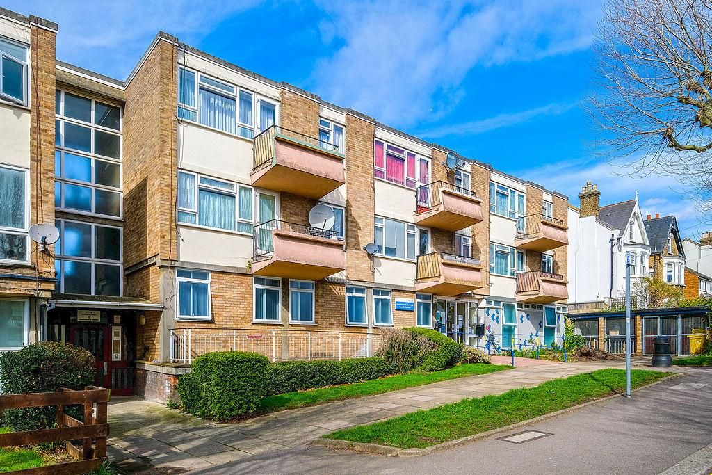 1 bed flat for sale in Handsworth Avenue, London E4 Zoopla