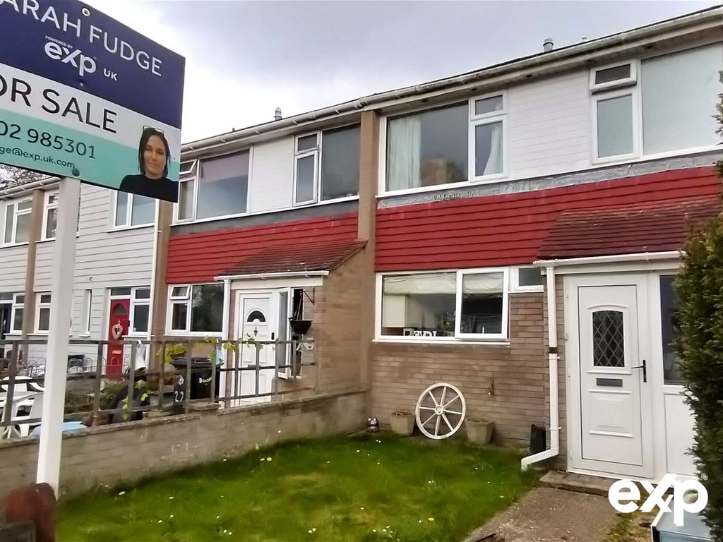 3 bed terraced house for sale in Upton, Poole, Dorset. BH16, £235,000