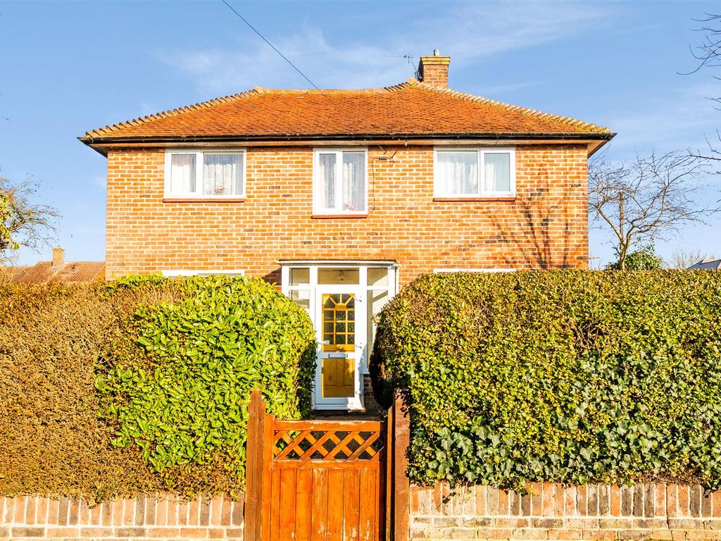 3 bed property for sale in Taynton Drive, Merstham, Redhill RH1 Zoopla