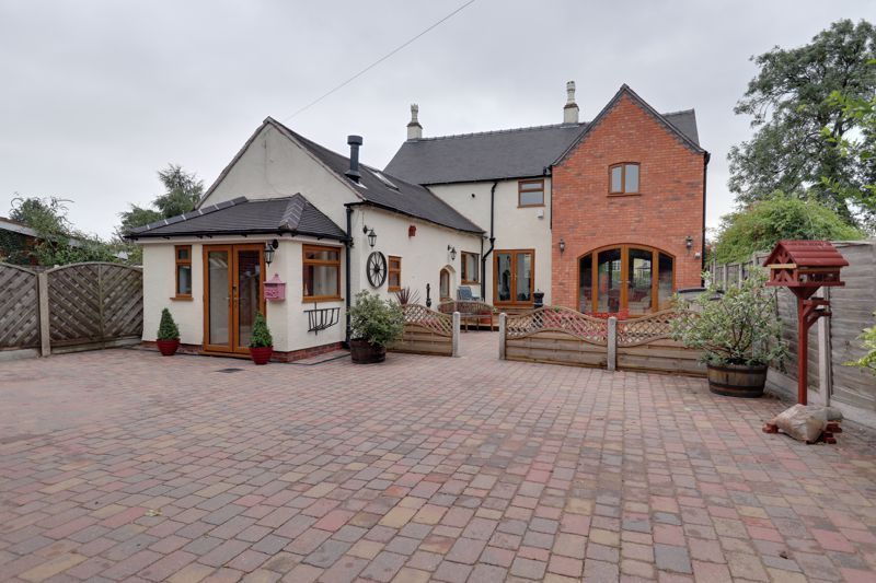 3 bed detached house for sale in Haling Road, Penkridge, Stafford ST19
