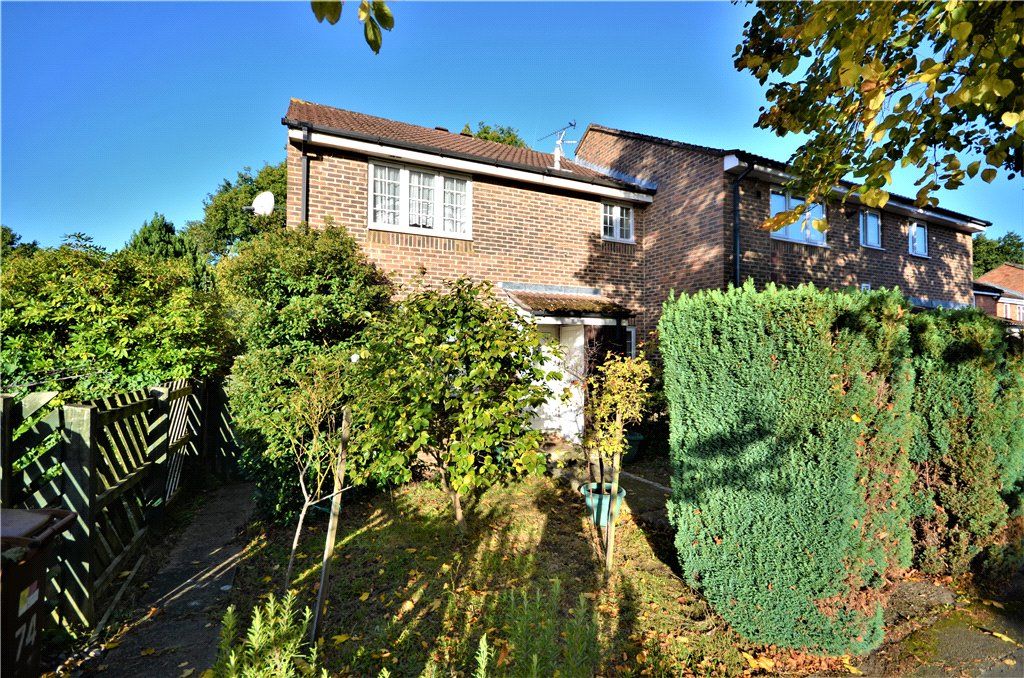 4 bed semidetached house for sale in Evenlode Way, Sandhurst