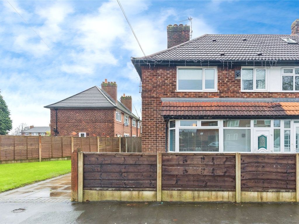3 bed end terrace house for sale in Moorcroft Road, Manchester M23, £