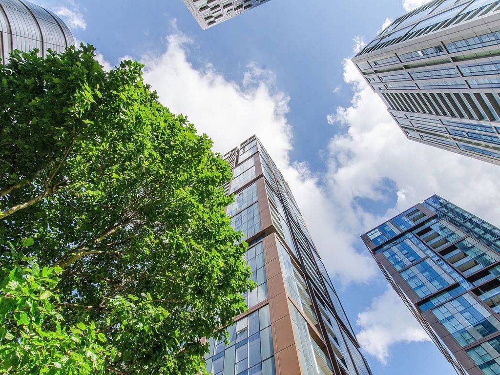 Harbour Way, Canary Wharf, London E14  