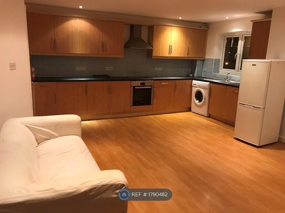 2 bed flat to rent in Farley Hill, Luton LU1 Zoopla